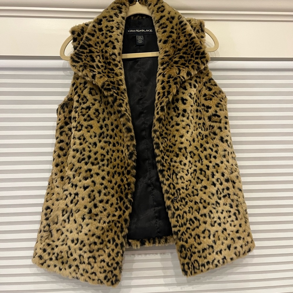 Women’s Leopard print vest